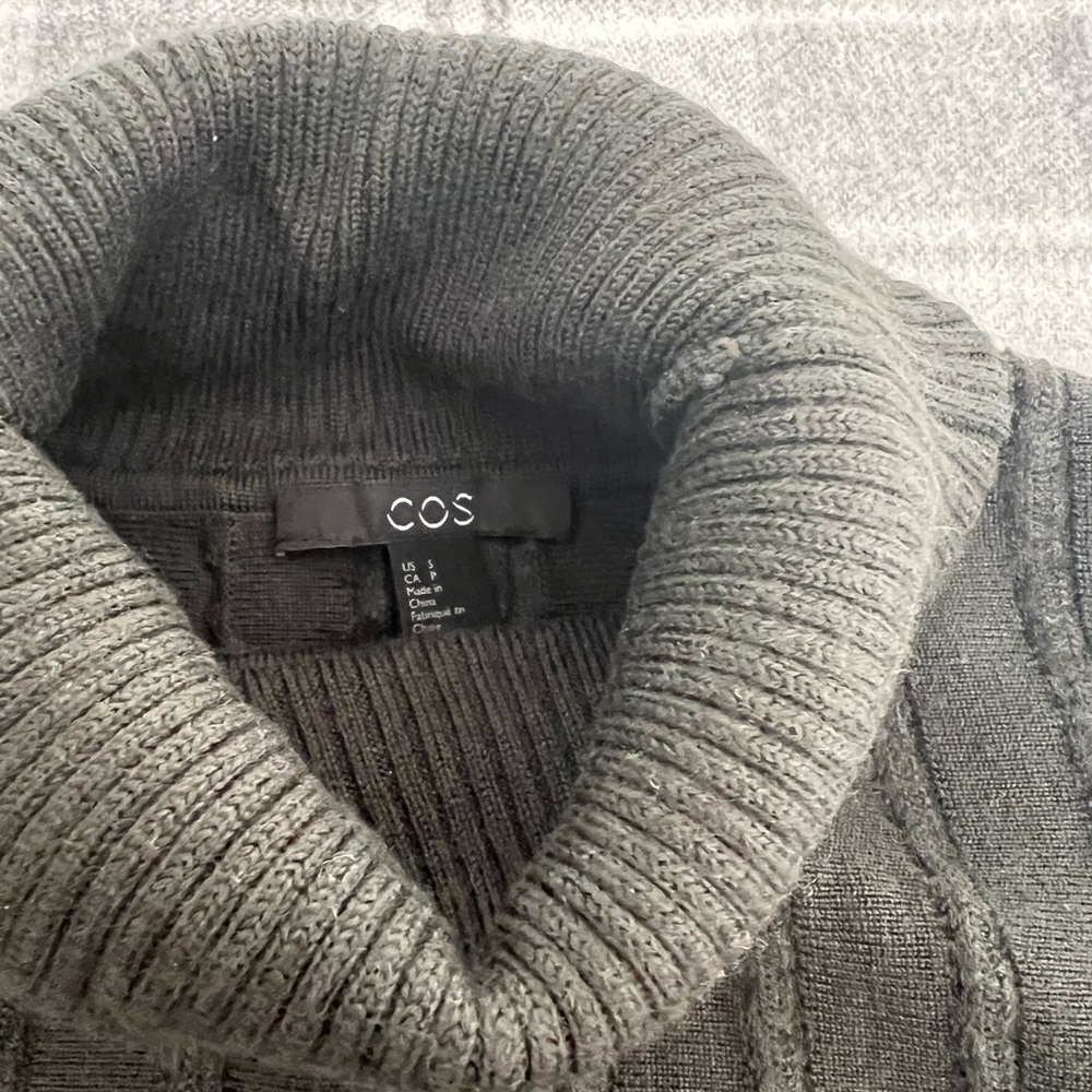 COS sleeveless turtle neck - Picture 1 of 8